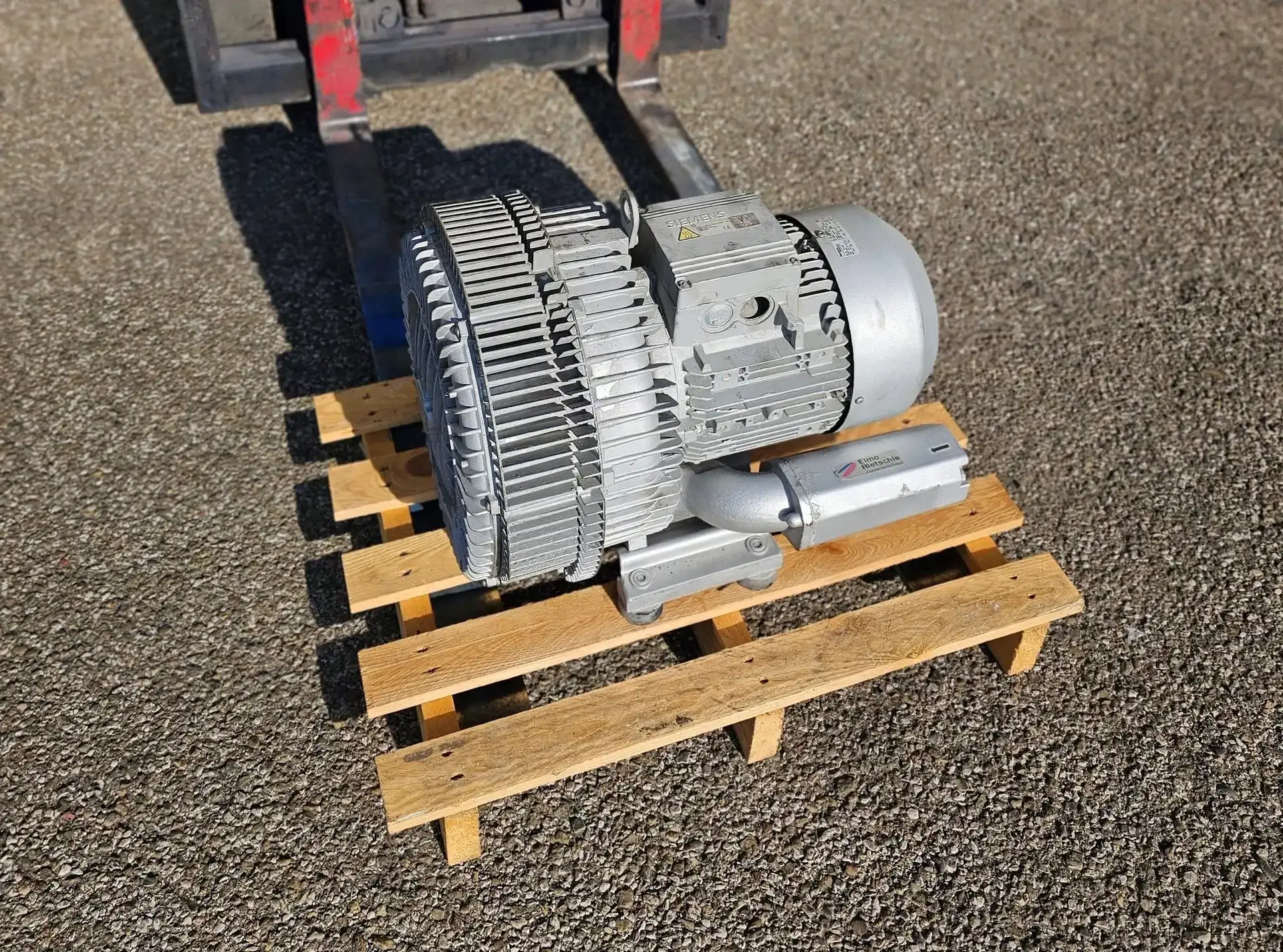 Motore elettrico revisionato su pallet